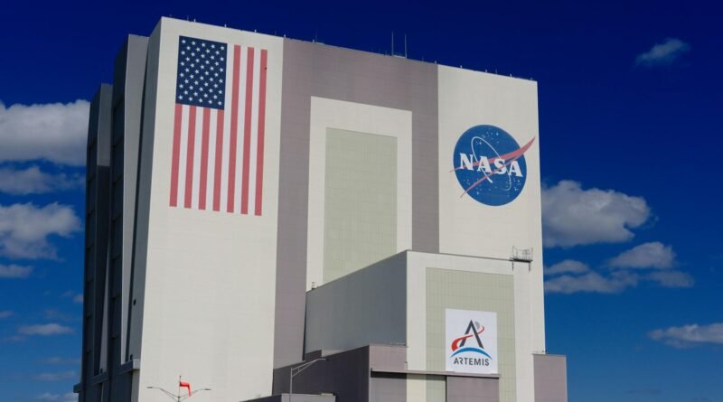 nasa vehicle assembly building at kennedy space center